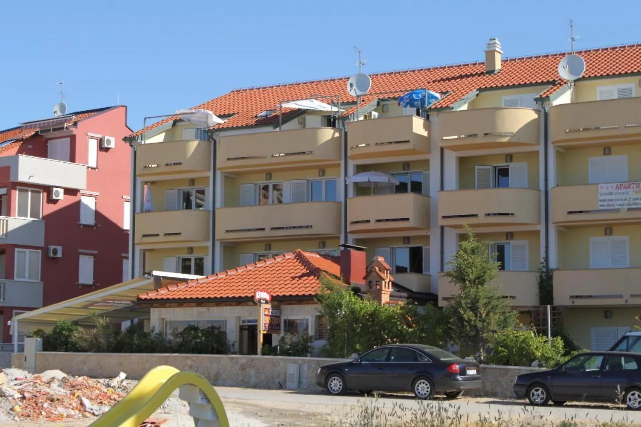 Apartment Povljana 3316F