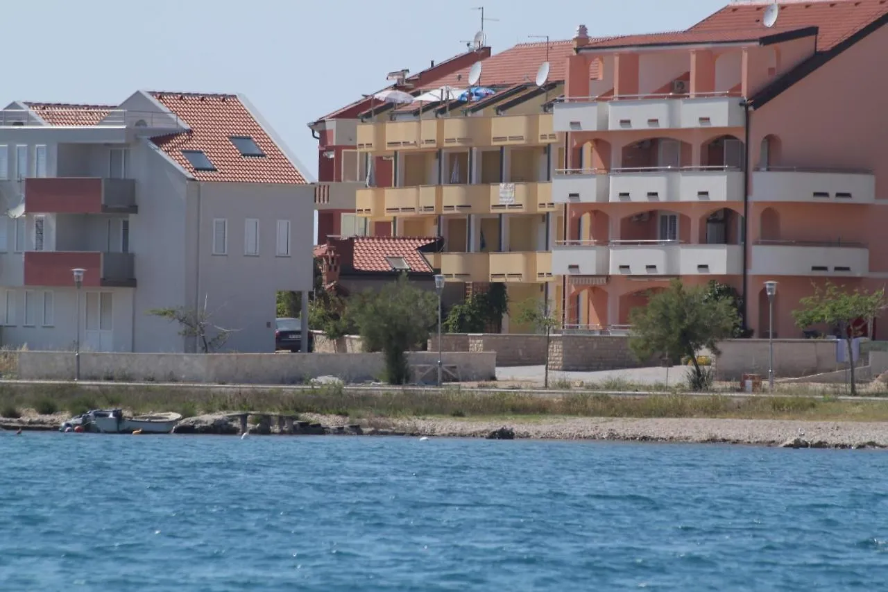 Apartment Povljana 3316F
