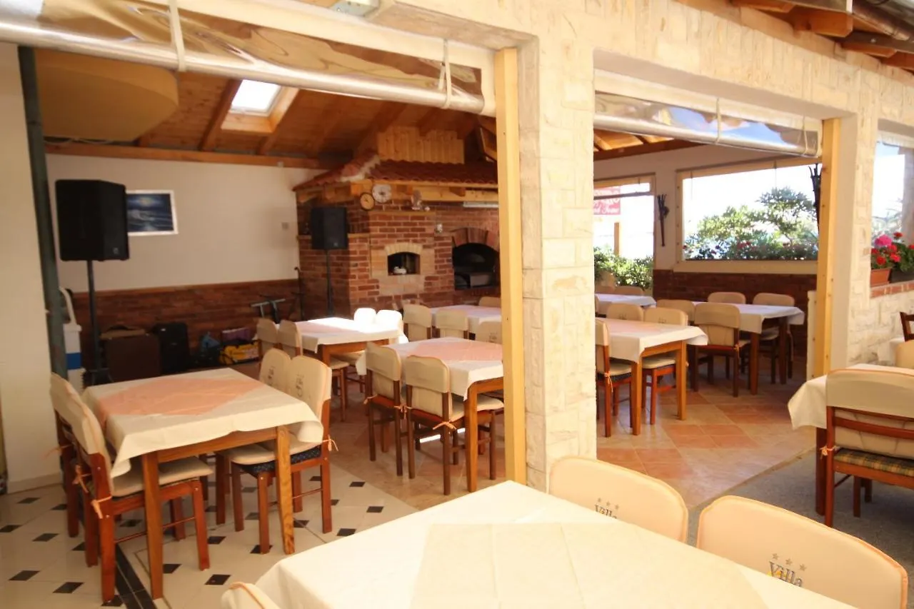 Apartment Povljana 3316F