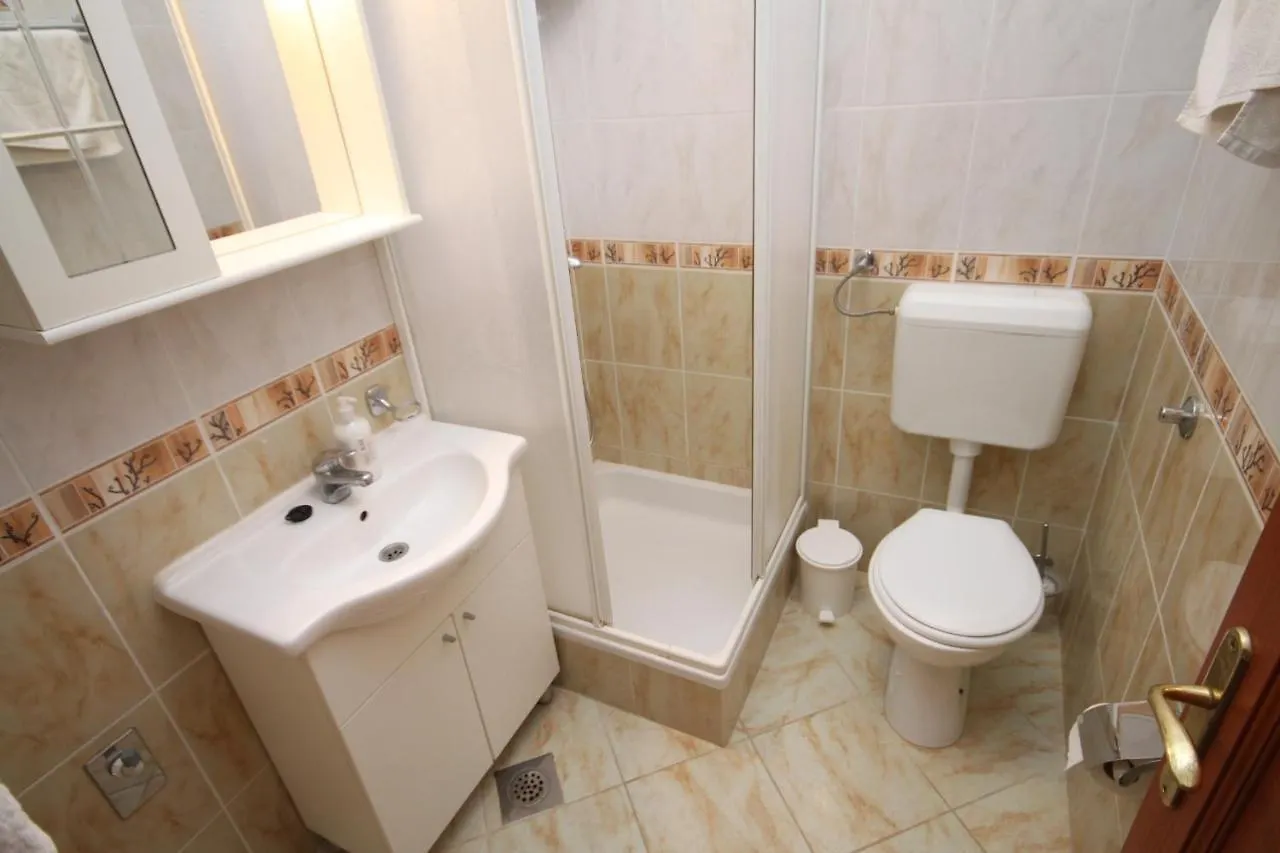Apartment Povljana 3316F