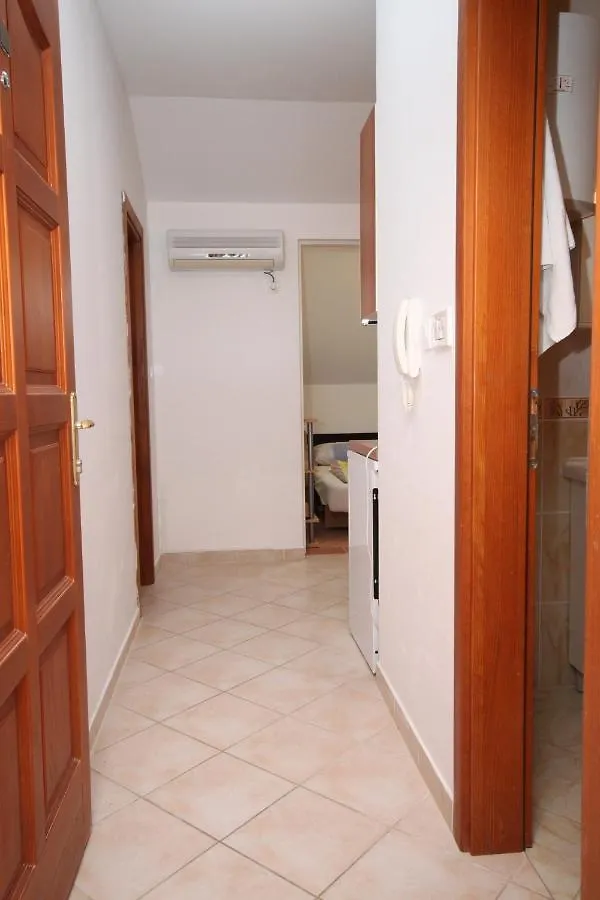 Apartment Povljana 3316F 0*,