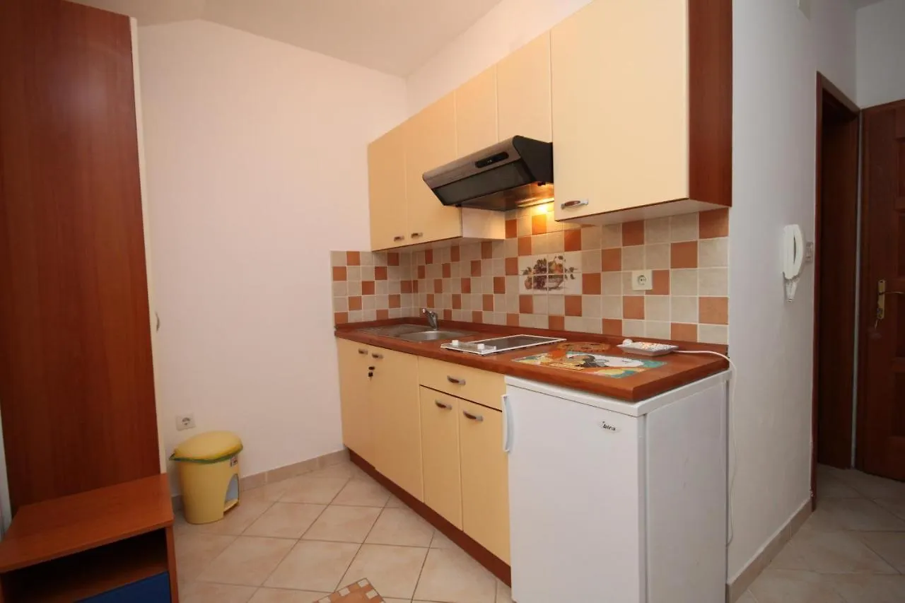 Apartment Povljana 3316F
