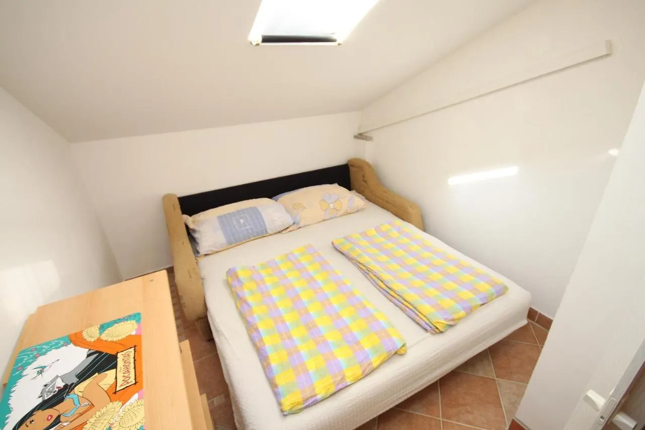Apartment Povljana 3316F